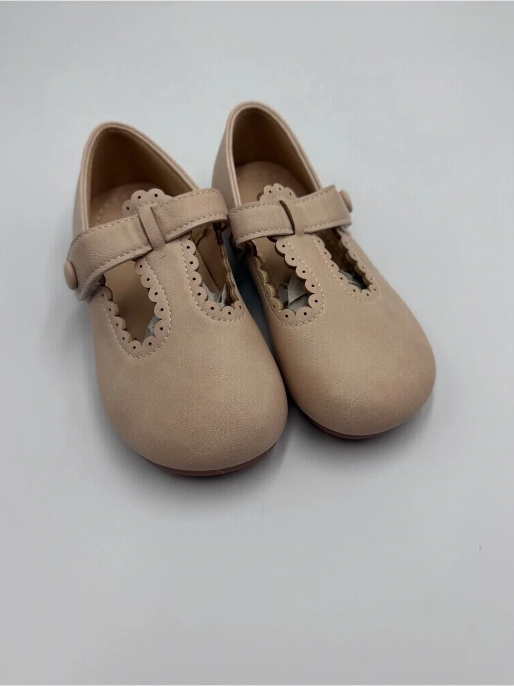 Girls Beige T-Strap Mary Jane Dress Shoes Scalloped Trim Size 28 EU Kids